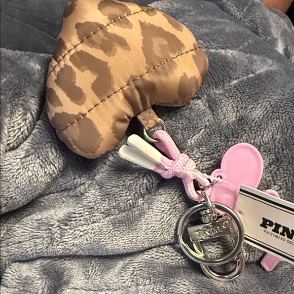 🎉🎉SALE🎉🎉PINK Victoria's Secret PUFFY Heart - Tan/Pink Leopard Print w/PINK tag! - Picture 5 of 6